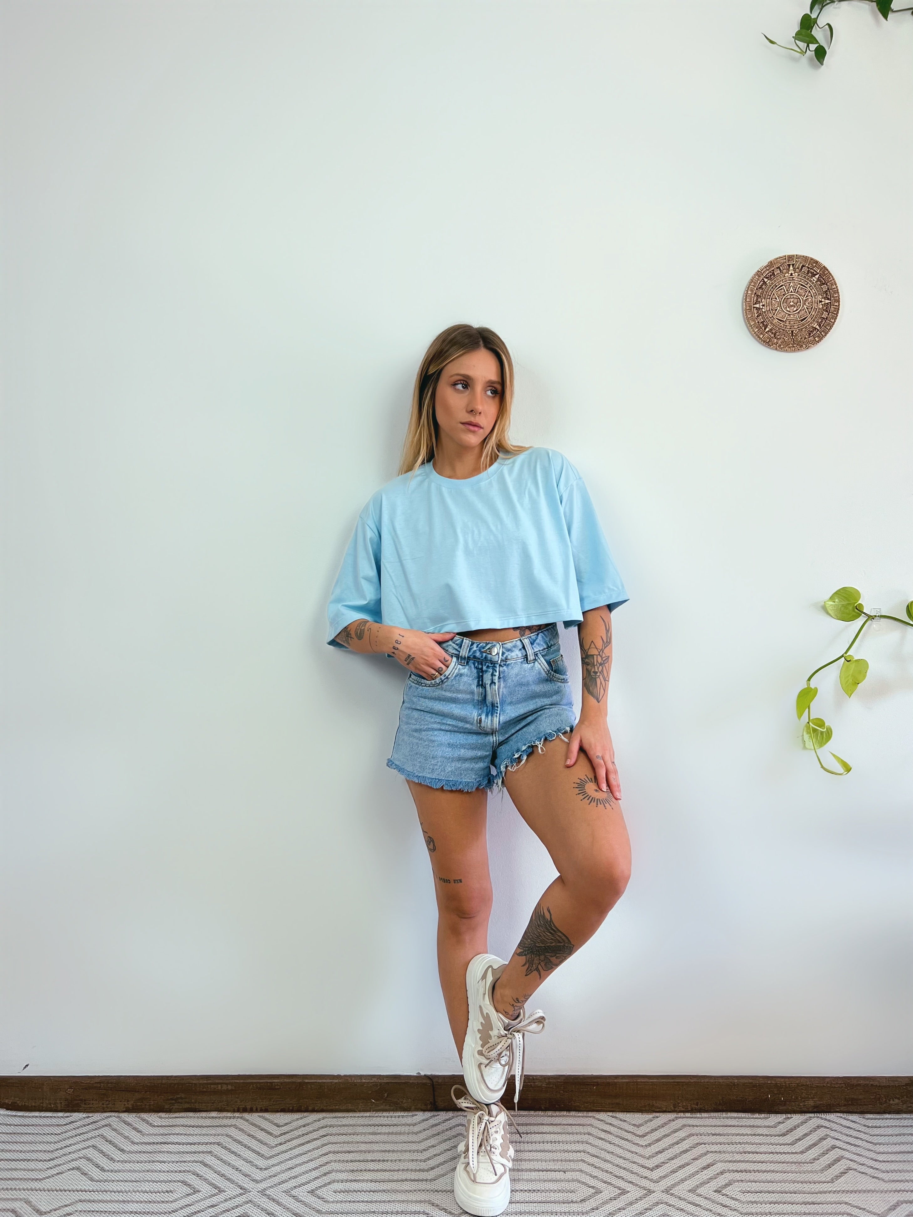 Camiseta Cropped Oversized Aveloz- Azul Claro