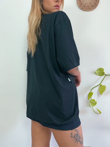 Camiseta Oversized Feminina Aveloz - Preta