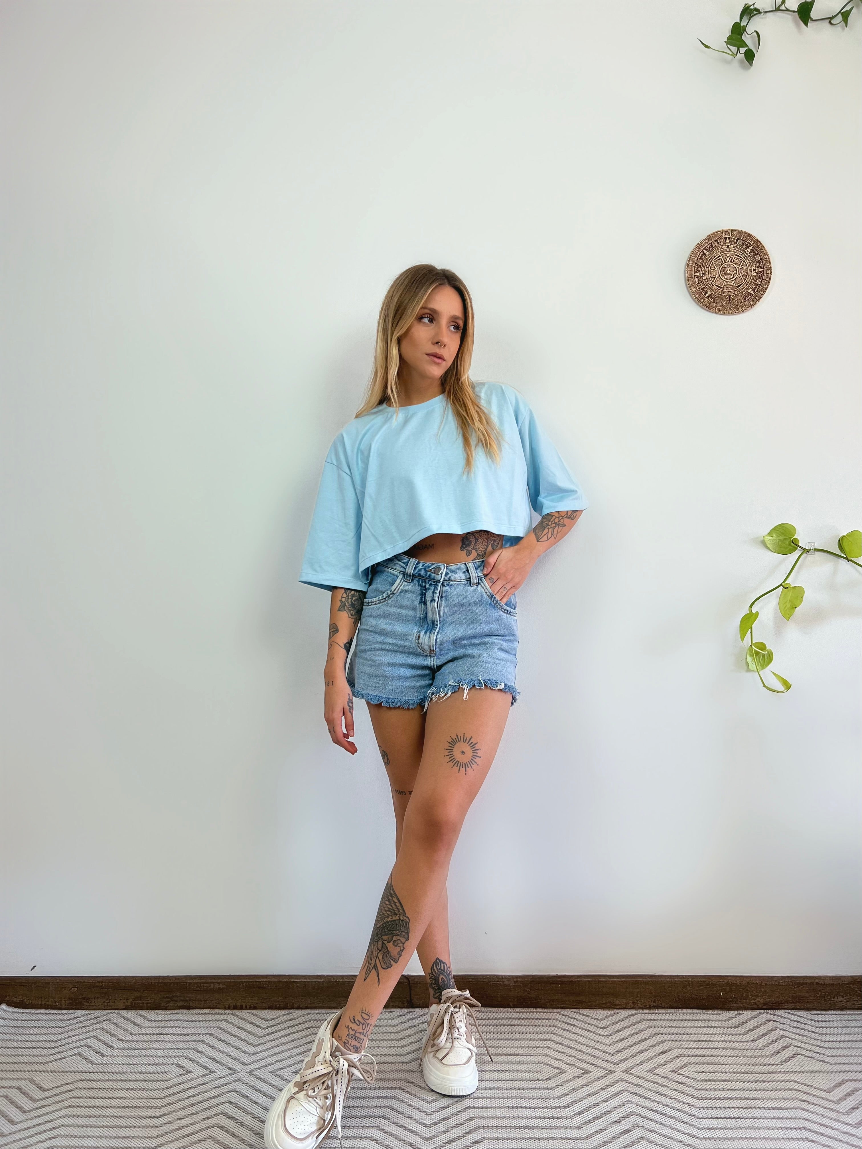 Camiseta Cropped Oversized Aveloz- Azul Claro