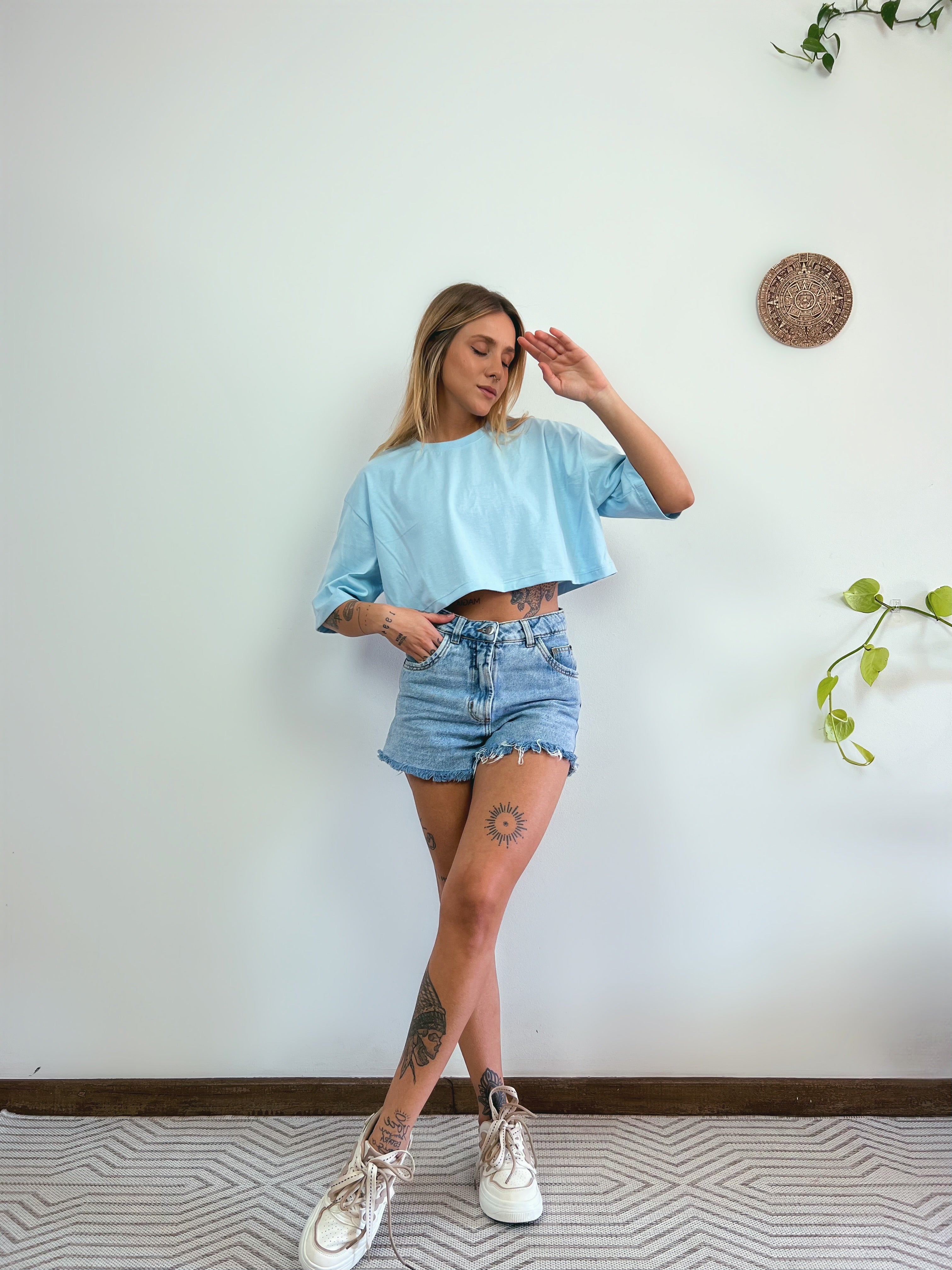Camiseta Cropped Oversized Aveloz- Azul Claro