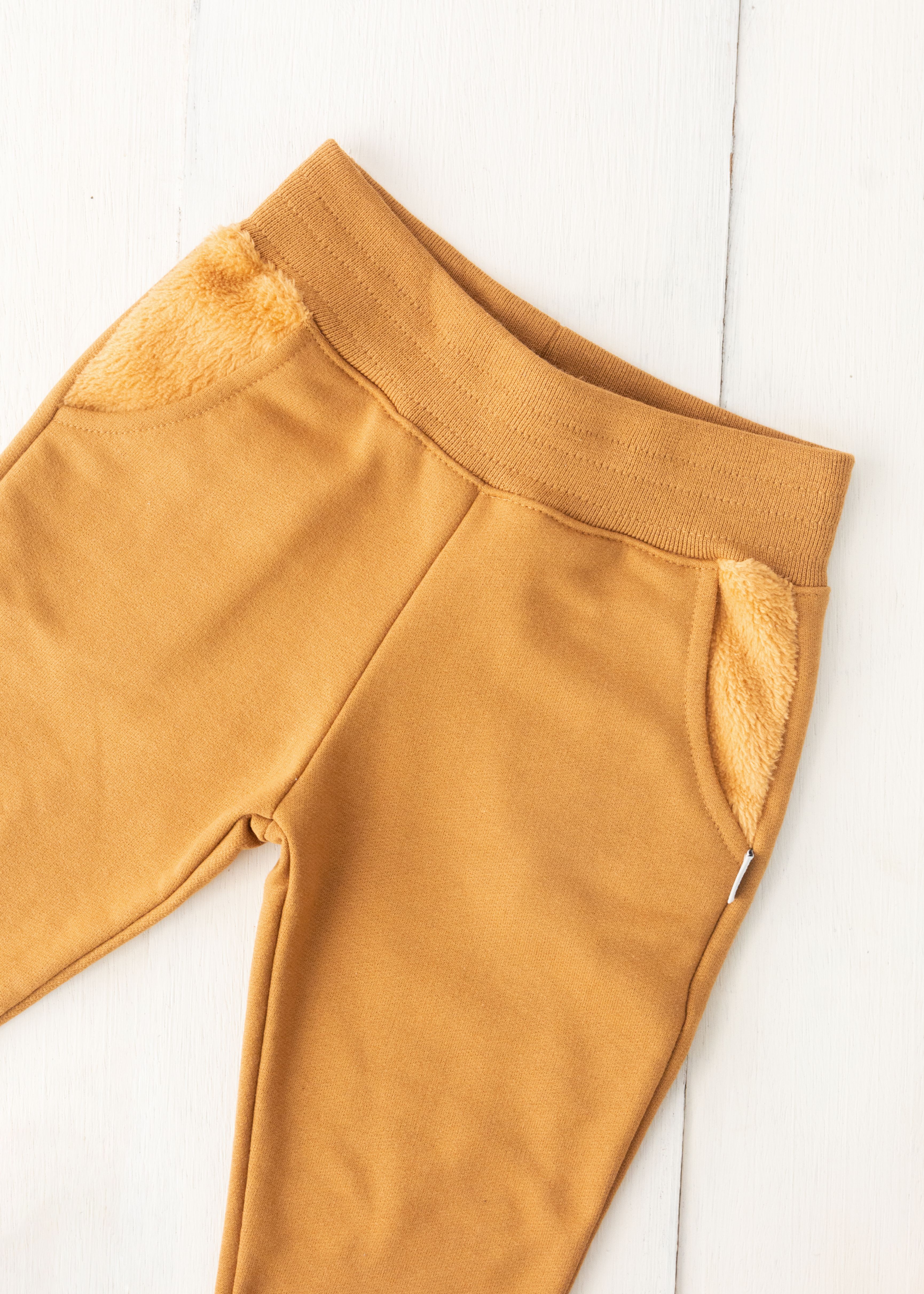 Calça Moletom Infantil Com Bolso Peluciado Aveloz Caramelo