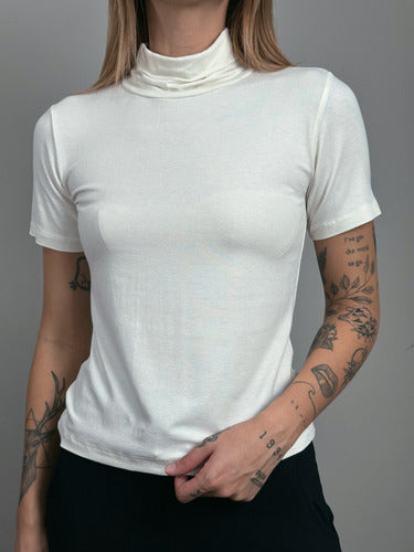 Blusa Gola Alta Manga Curta Em Viscolycra-off White