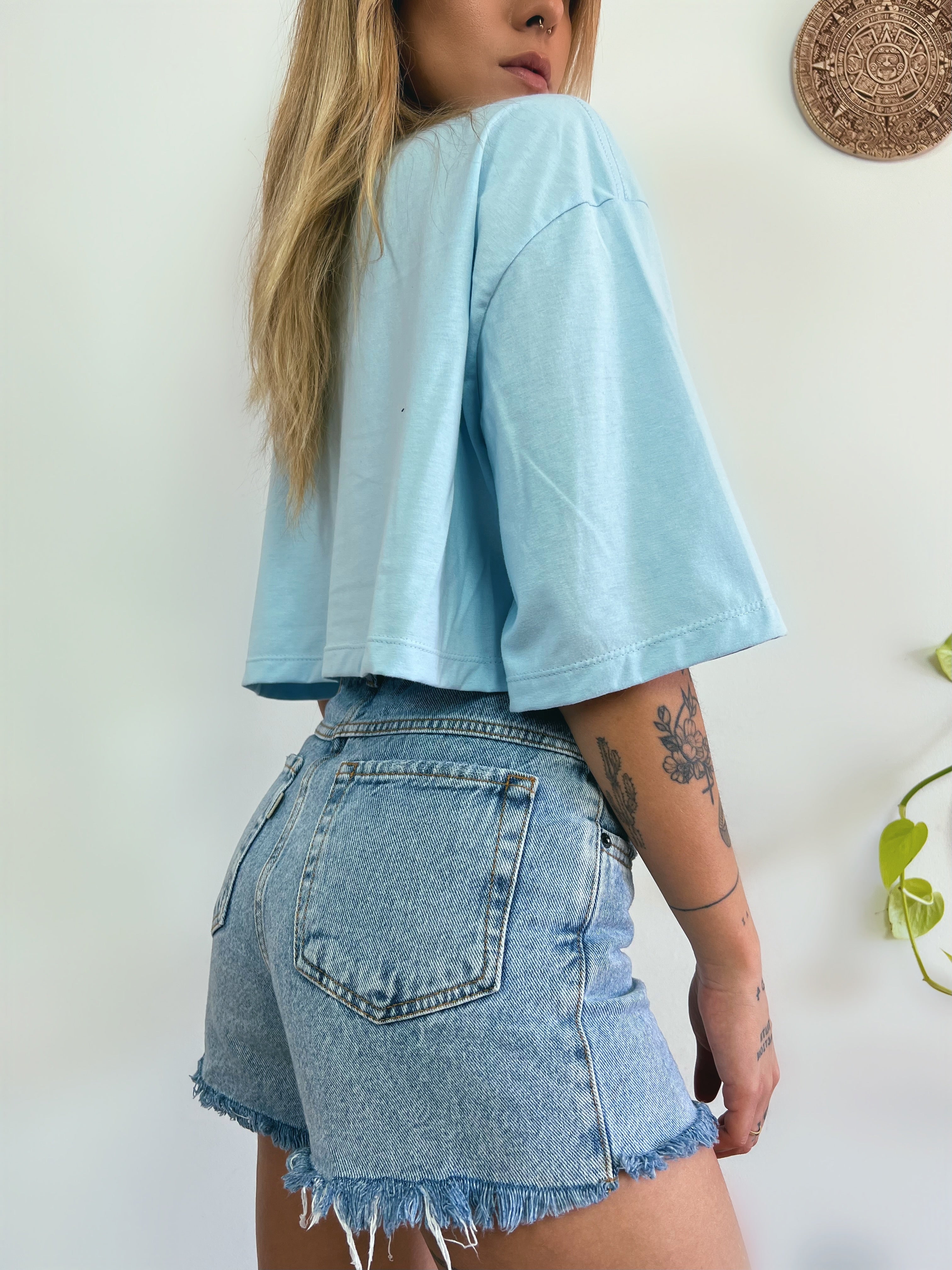 Camiseta Cropped Oversized Aveloz- Azul Claro
