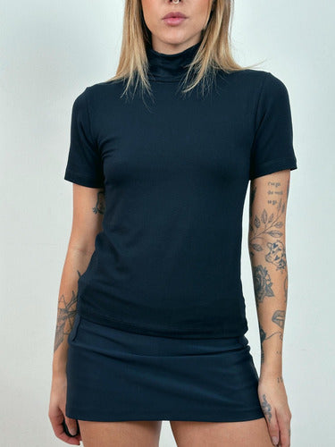 Blusa Gola Alta Manga Curta Em Viscolycra-preta