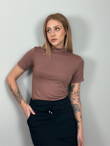 Blusa Gola Alta Manga Curta Em Viscolycra-marrom